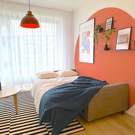 Design Apartment - Balcony, Free Parking, Yoga, 10 Mins To Center, By Gravity Praha Bagian luar foto