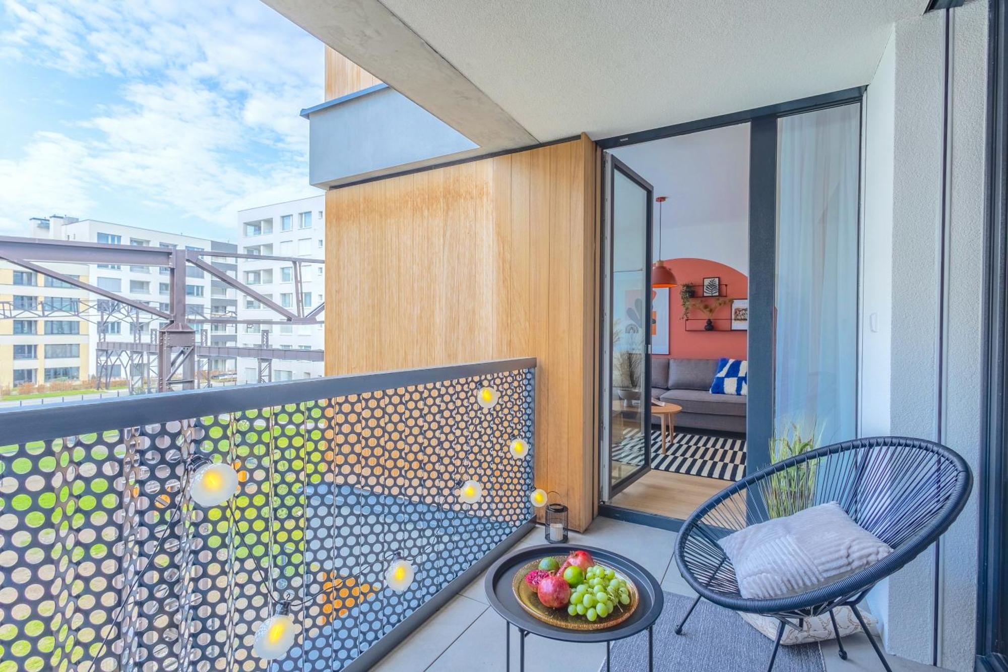 Design Apartment - Balcony, Free Parking, Yoga, 10 Mins To Center, By Gravity Praha Bagian luar foto